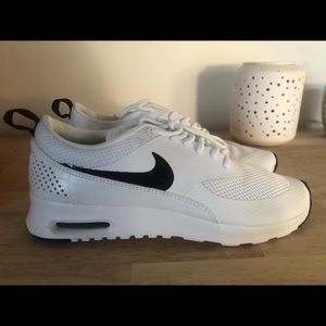 Women’s Nike Air Max Thea Size 8